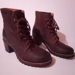 Frye Sabrina 6G Lace Up Boots Size 8M in Dark Brown Brand New